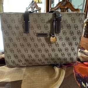 Dooney and Bourke satchel perfect condition!